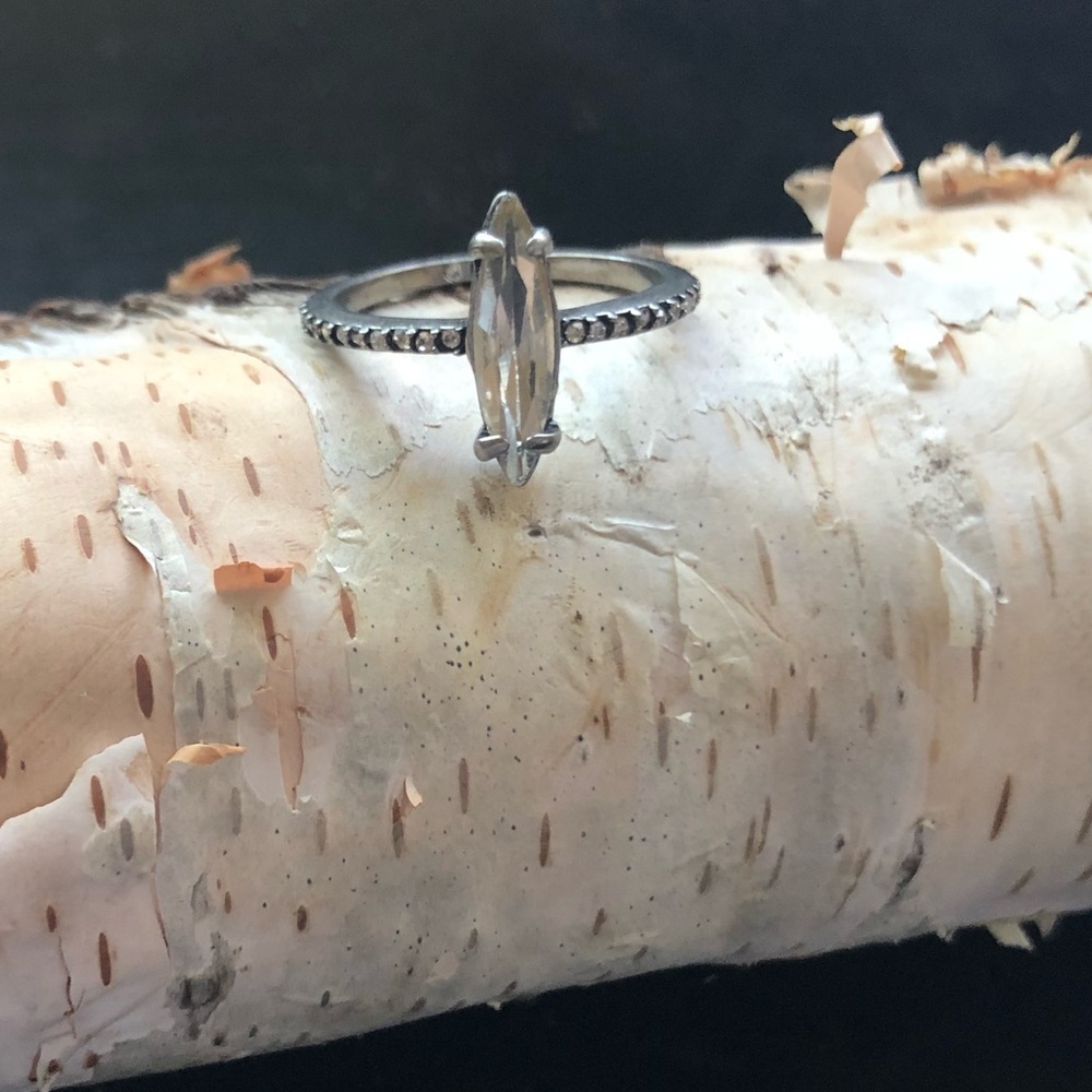 Silver minimalist Chloe and Isabel ring size 7